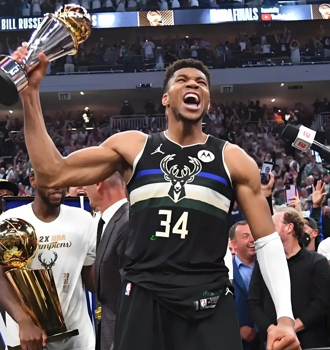 字母哥重返赛场，出色防守首场状态出色，公牛观众沸腾！-中国体育